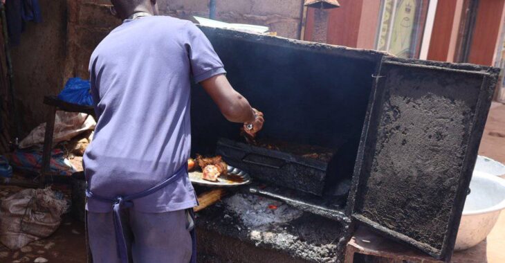 Ouaga: Des vendeurs de porc au four sensibilisés sur l'hygiène