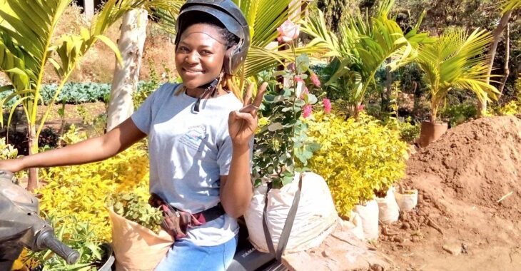 Ouagadougou : Rabiatou Sawadogo, la vendeuse mobile d’oseille et de ‘’boulvakan’’