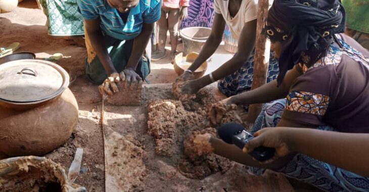 Burkina : A Nagréongo, la résilience des déplacées pétrie dans l’argile