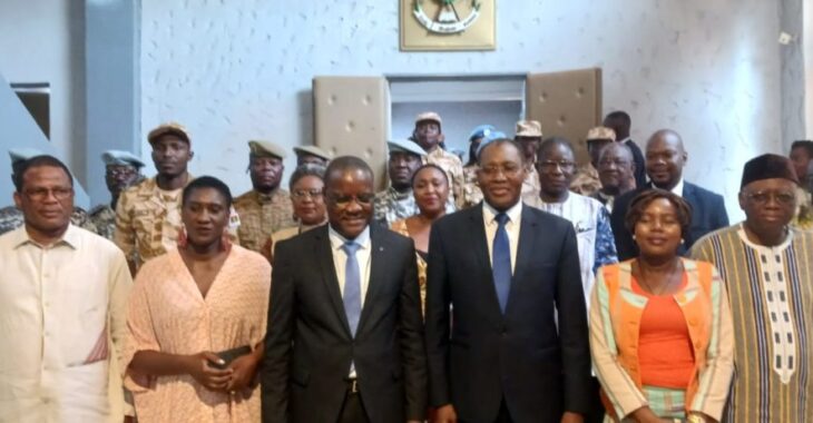 Burkina, les "hommes de paix" célébrés