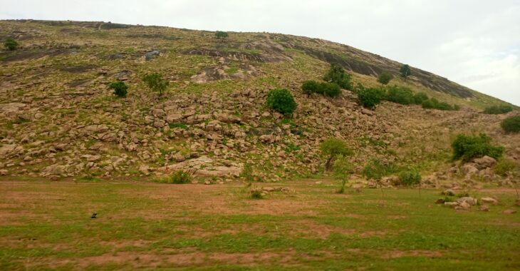 Burkina: "le Boulgou'', la colline sacrée et ses mystères