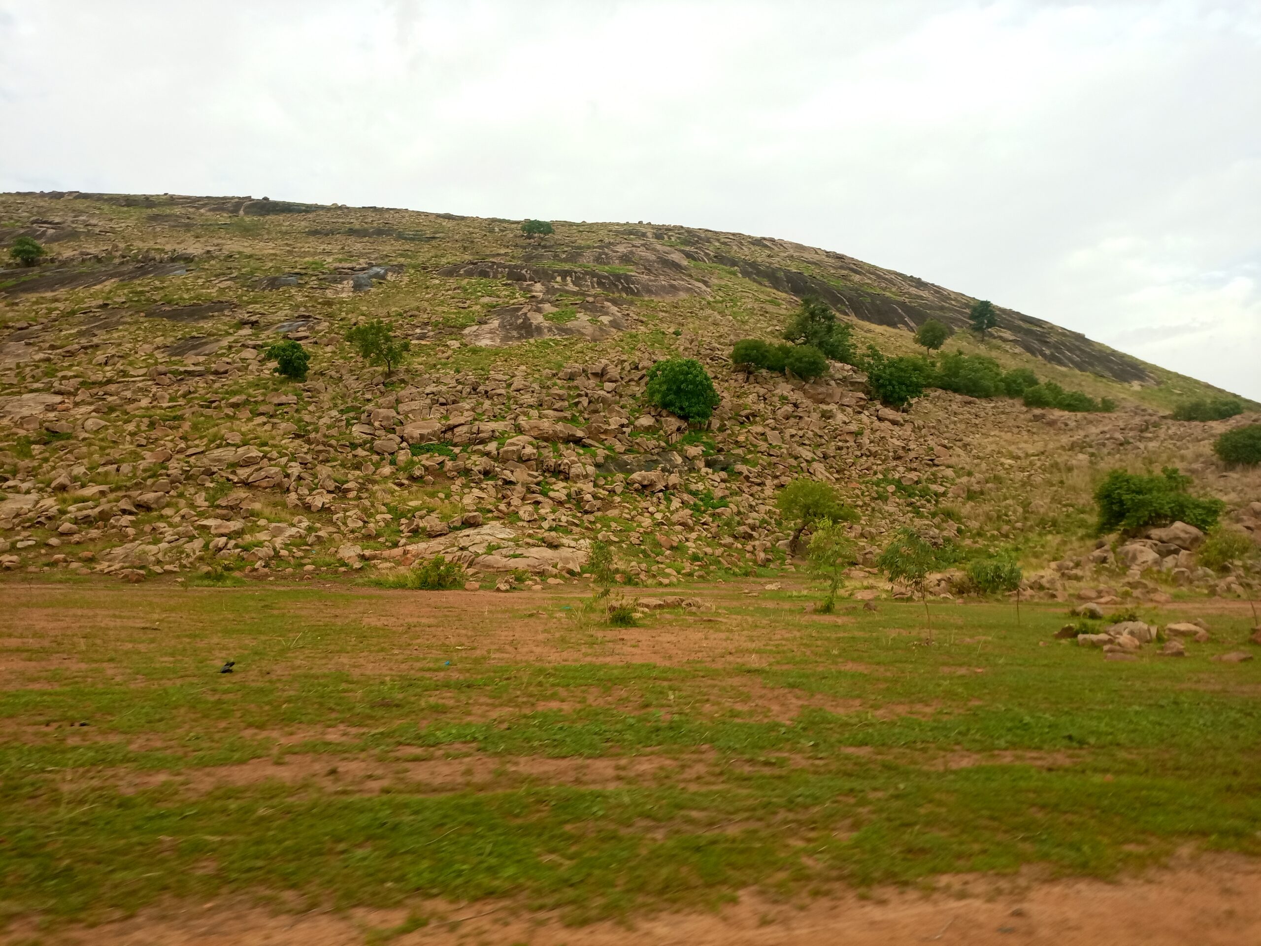 Burkina: « le Boulgou », la colline sacrée et ses mystères