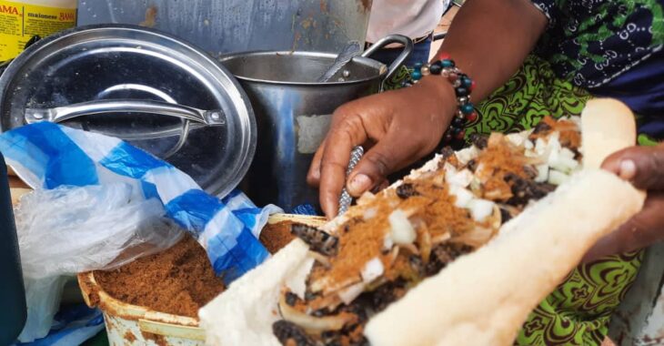 Burkina : le Chitoumou, chenille de karité, à la conquête du marché Ouagalais