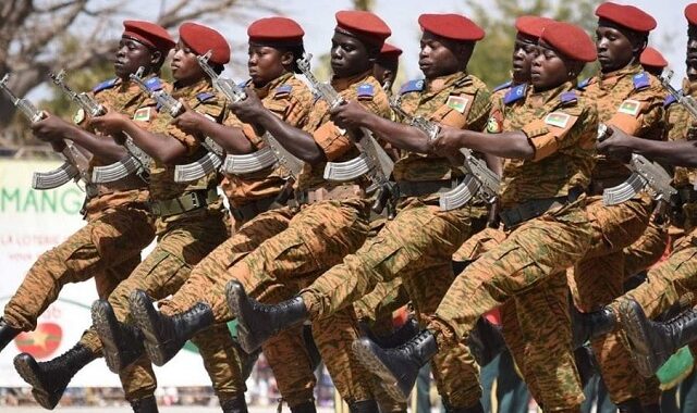 Burkina Faso : Le Parlement de Transition autorise l’envoi d’un contingent militaire au Niger