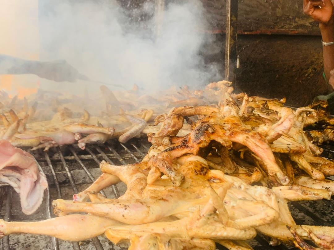 Le poulet de chair s&rsquo;impose dans les habitudes alimentaires à Ouagadougou