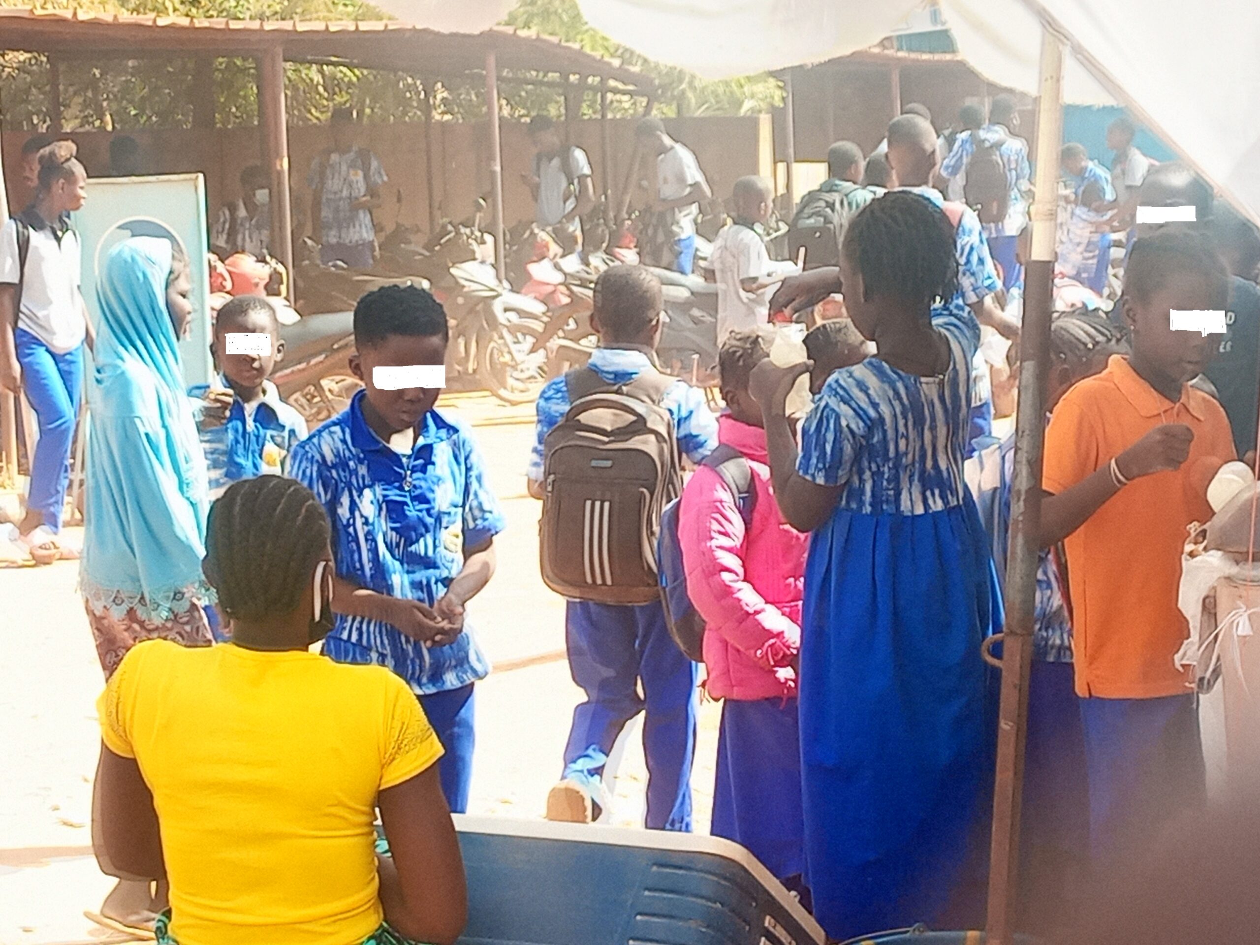 Petit marché dans les écoles : nourrir des enfants, enrichir des mères