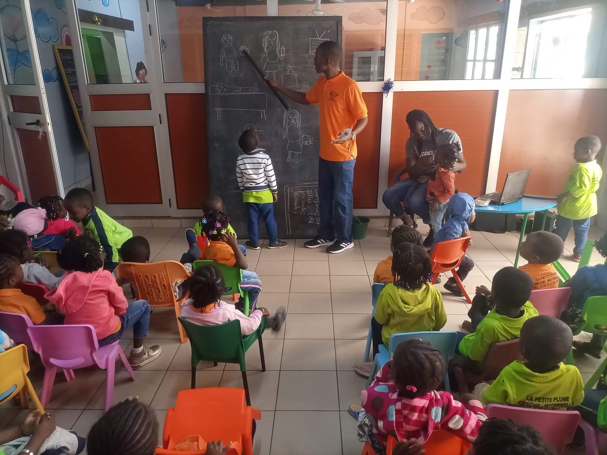 Enseignement préscolaire : « Tonton maitresse », « tonton madame » des tout-petits
