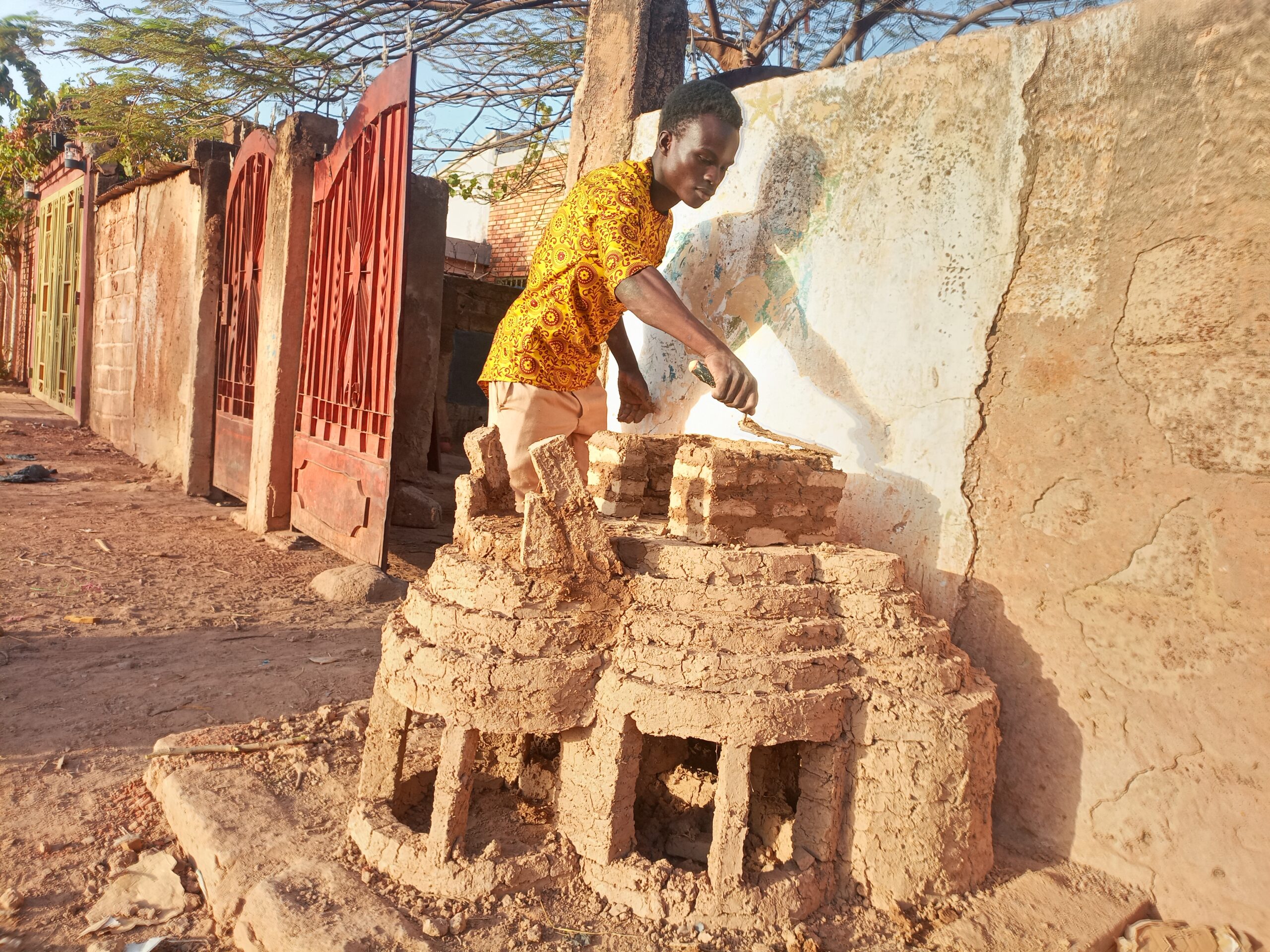 Construction de crèches de Noël: une tradition devenue un business pour Innocent