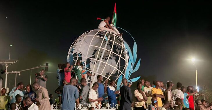 Veilleurs de la nation: la nuit, ils veillent sur leur président et leur patrie