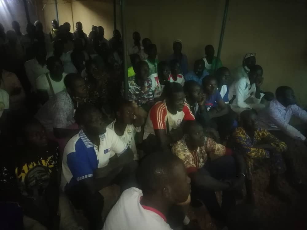 CAN 2023: Ambiance avec des déplacés internes supportant les Etalons à Boulsa