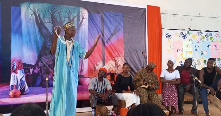 🎧Des étudiants révolutionnent la lecture par le théâtre à Koudougou