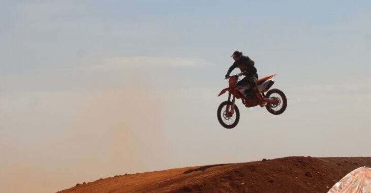 Saaba motocross: la passion dévorante de jeunes pour la moto