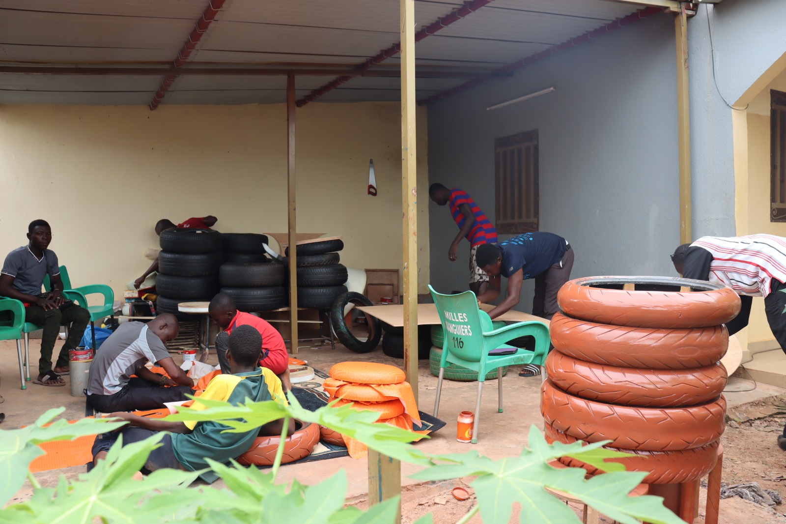 Sosthène, l&rsquo;artiste qui donne la vie aux pneus usés