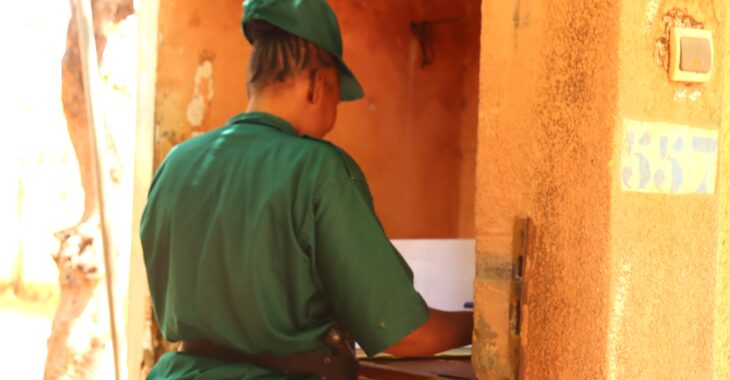 Au Burkina Faso, la vie professionnelle et familiale des femmes vigiles