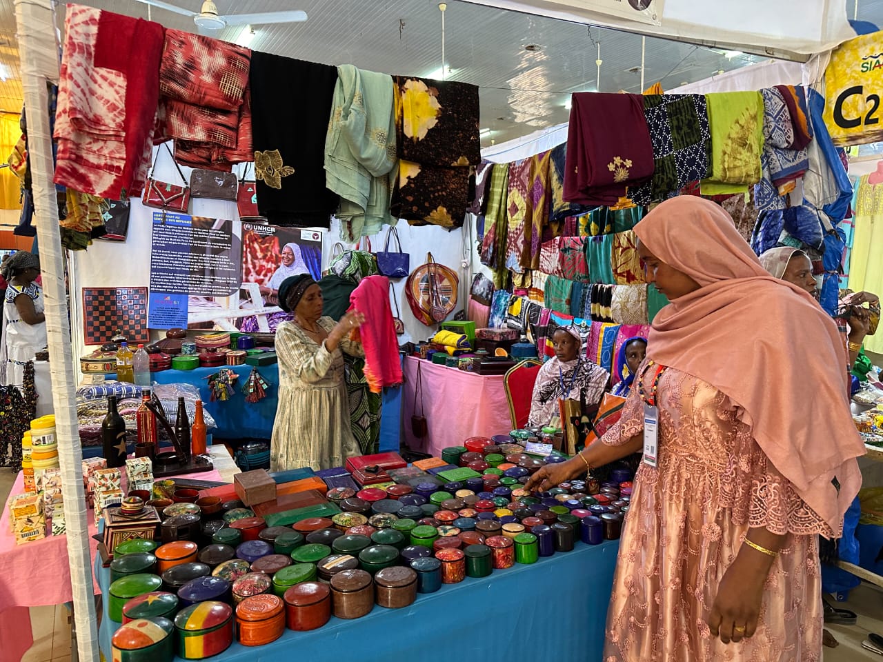 SIAO 2024: l&rsquo;occasion pour de jeunes filles de se faire de l&rsquo;argent dans l&rsquo;aide à la vente