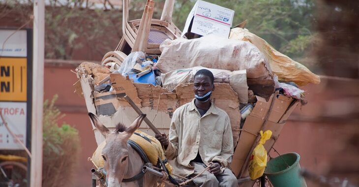 🎧« Je pousse une charrette pour avoir à manger ».