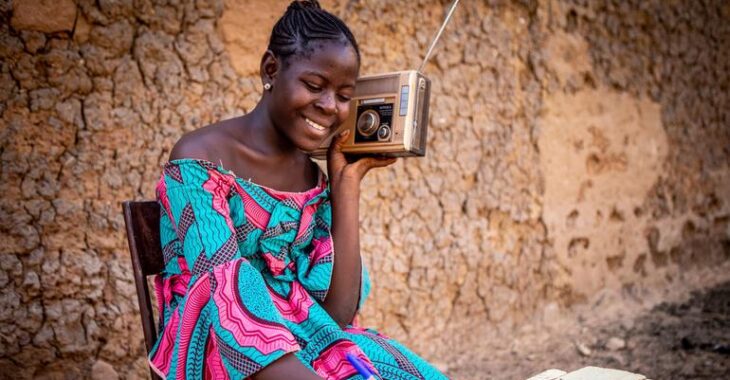 Au Burkina Faso, des radios locales sensibilisent sur le changement climatique