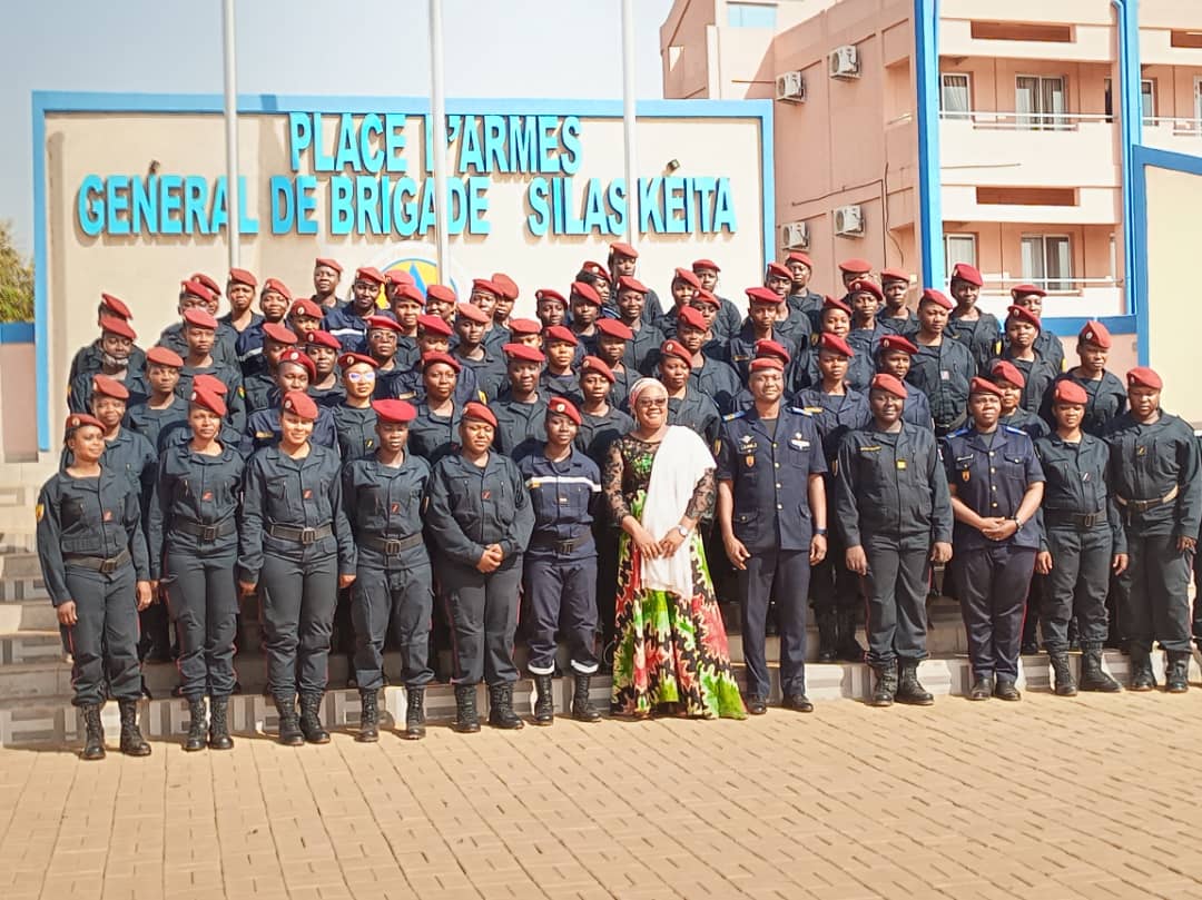Femmes sapeurs-pompiers: premier défi, éteindre le feu entre vie de famille et vie professionnelle