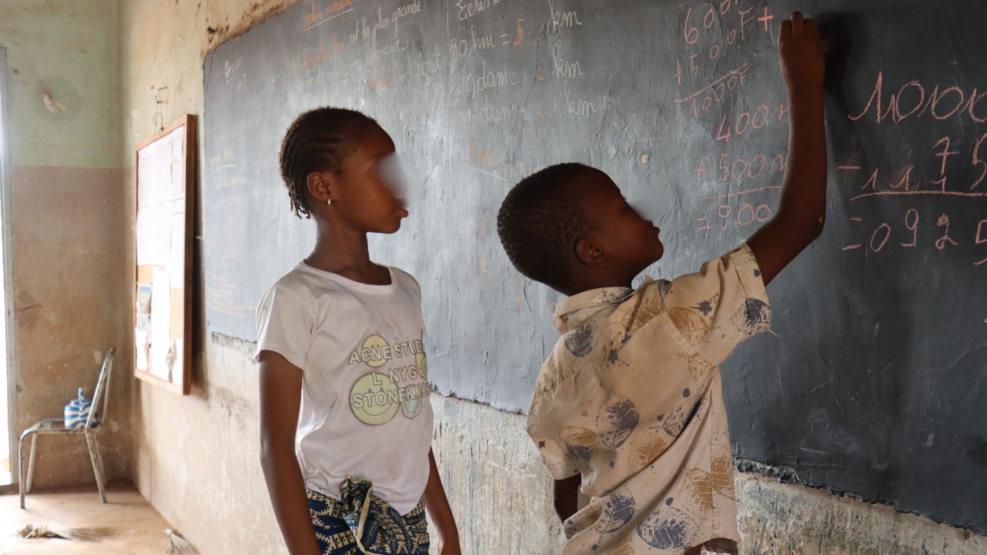 Examen scolaire: quand des élèves et enseignants avancent main dans la main