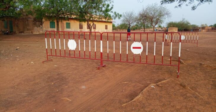 A Ouahigouya, le Lycée Yamwaya sans clôture, carrefour et passage public