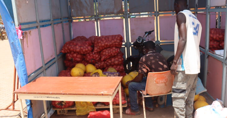 Un marché offre un circuit d'écoulement à des producteurs à Ouaga