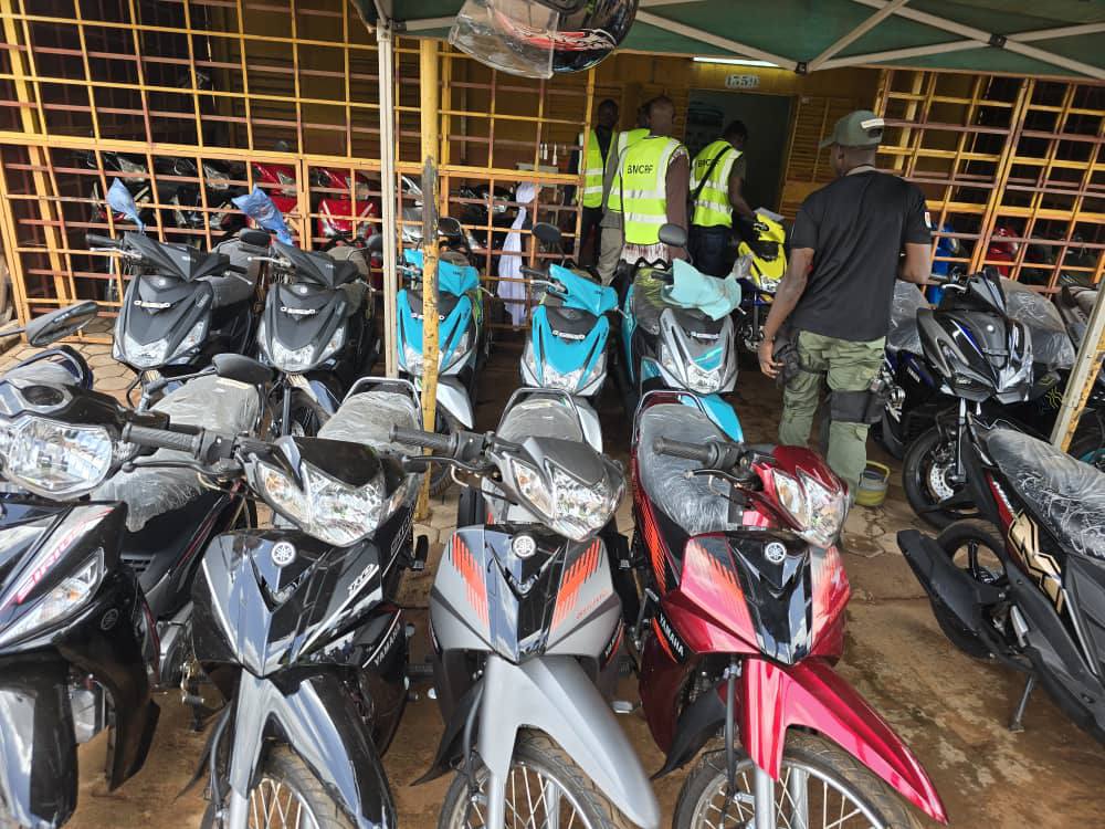 Au Burkina, les prix des motos dérapent, les autorités freinent