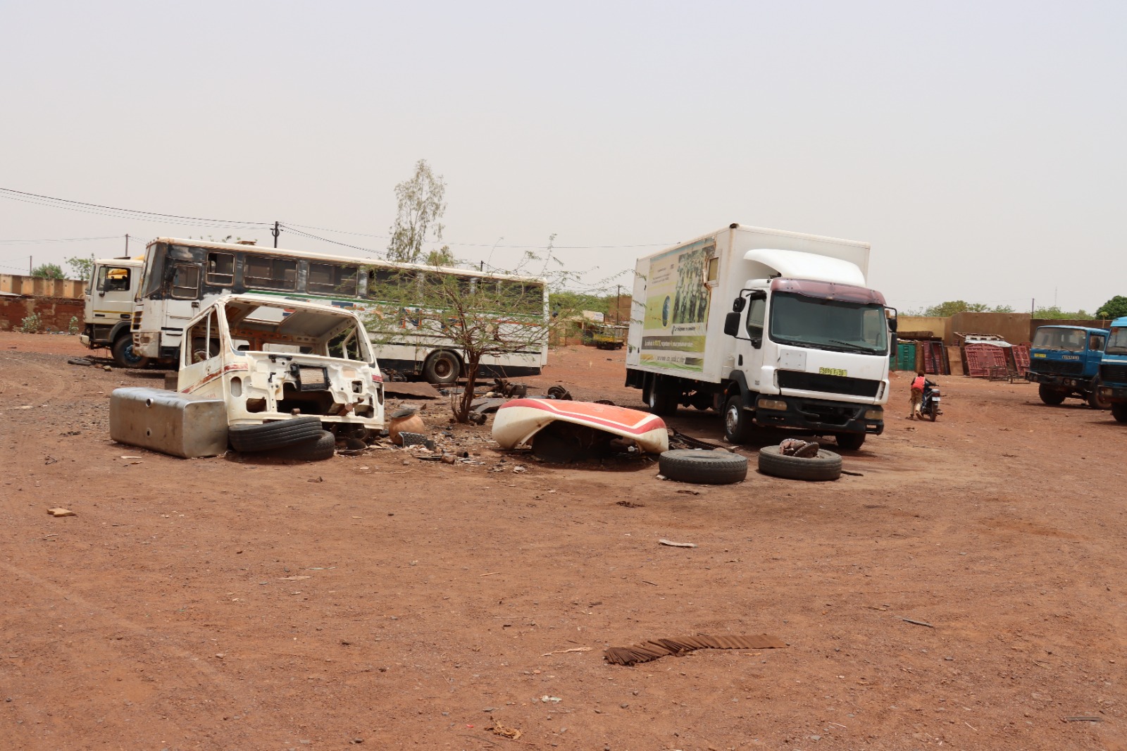 A Ouahigouya, les espaces verts disparaissant sous les garages et maquis