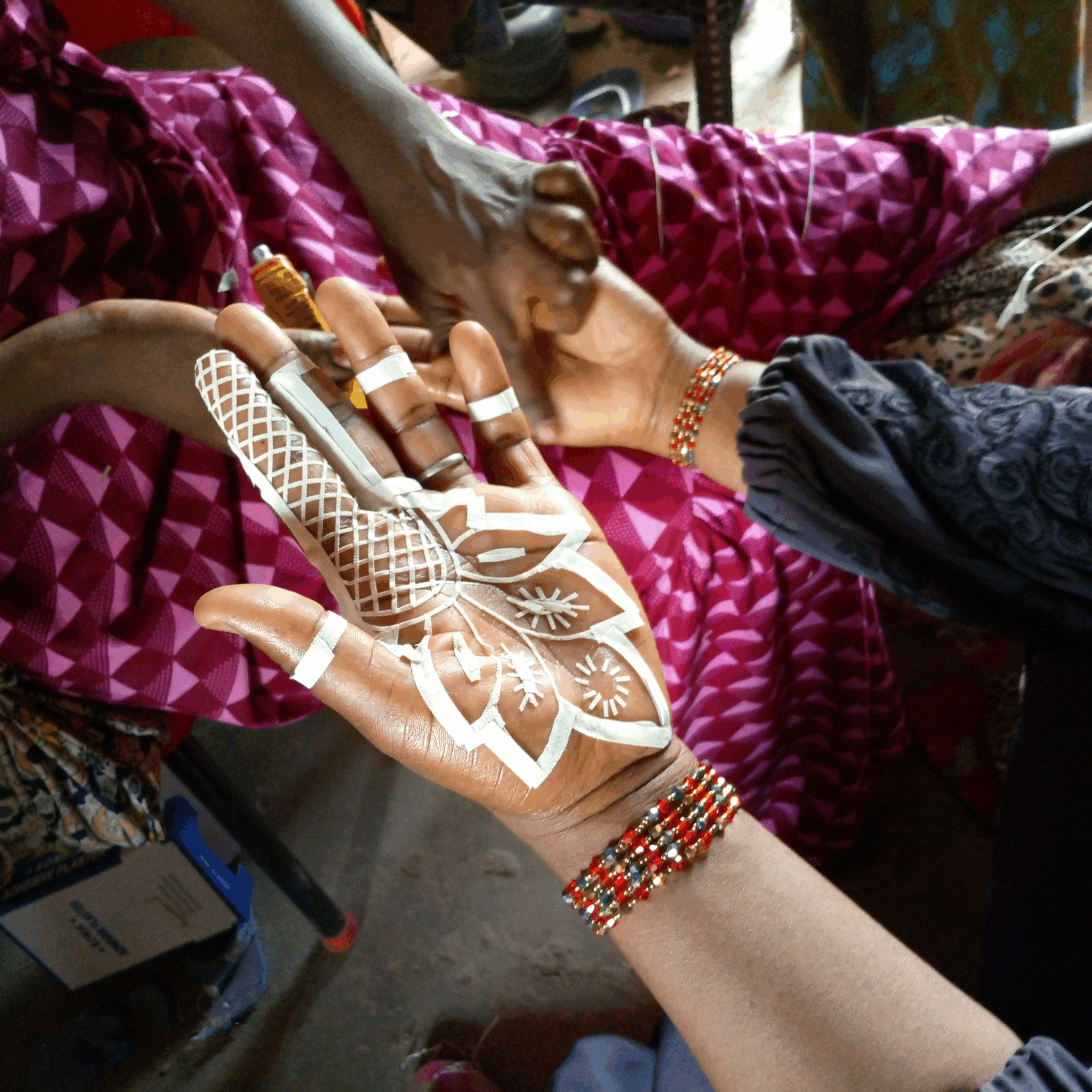 Le henné, un art de beauté qui peut coûter cher