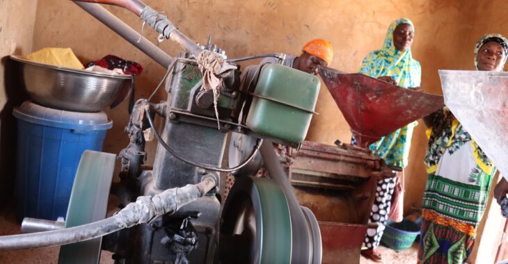 Burkina: De la terre au moulin, la reconversion forcée des femmes déplacées à Ouahigouya