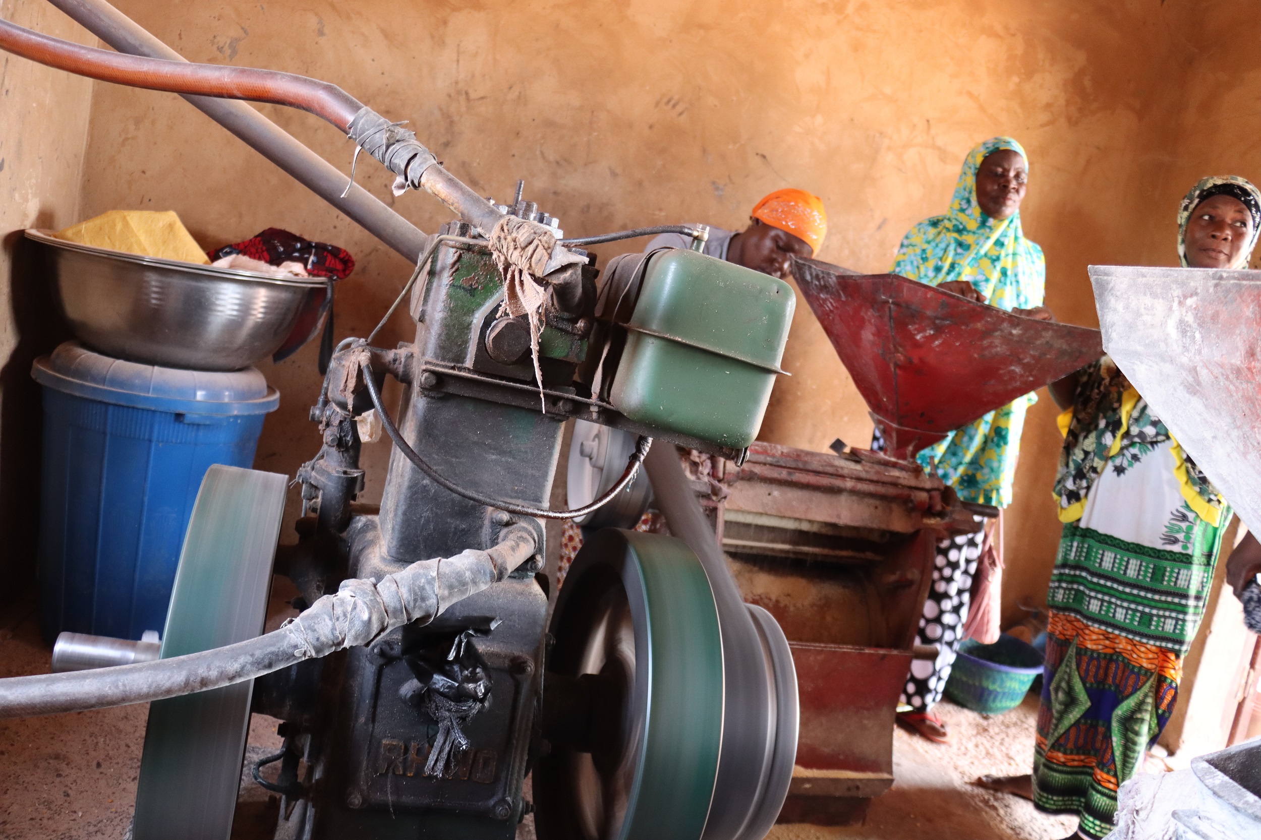 Burkina: De la terre au moulin, la reconversion forcée des femmes déplacées à Ouahigouya