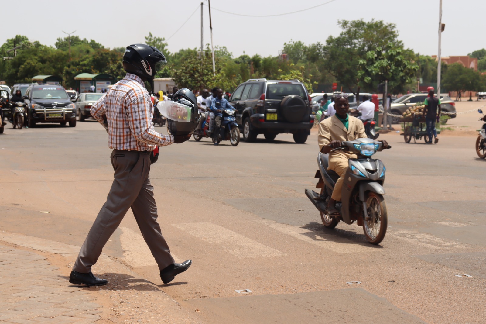 Alpha, le vendeur de casque au look élégant