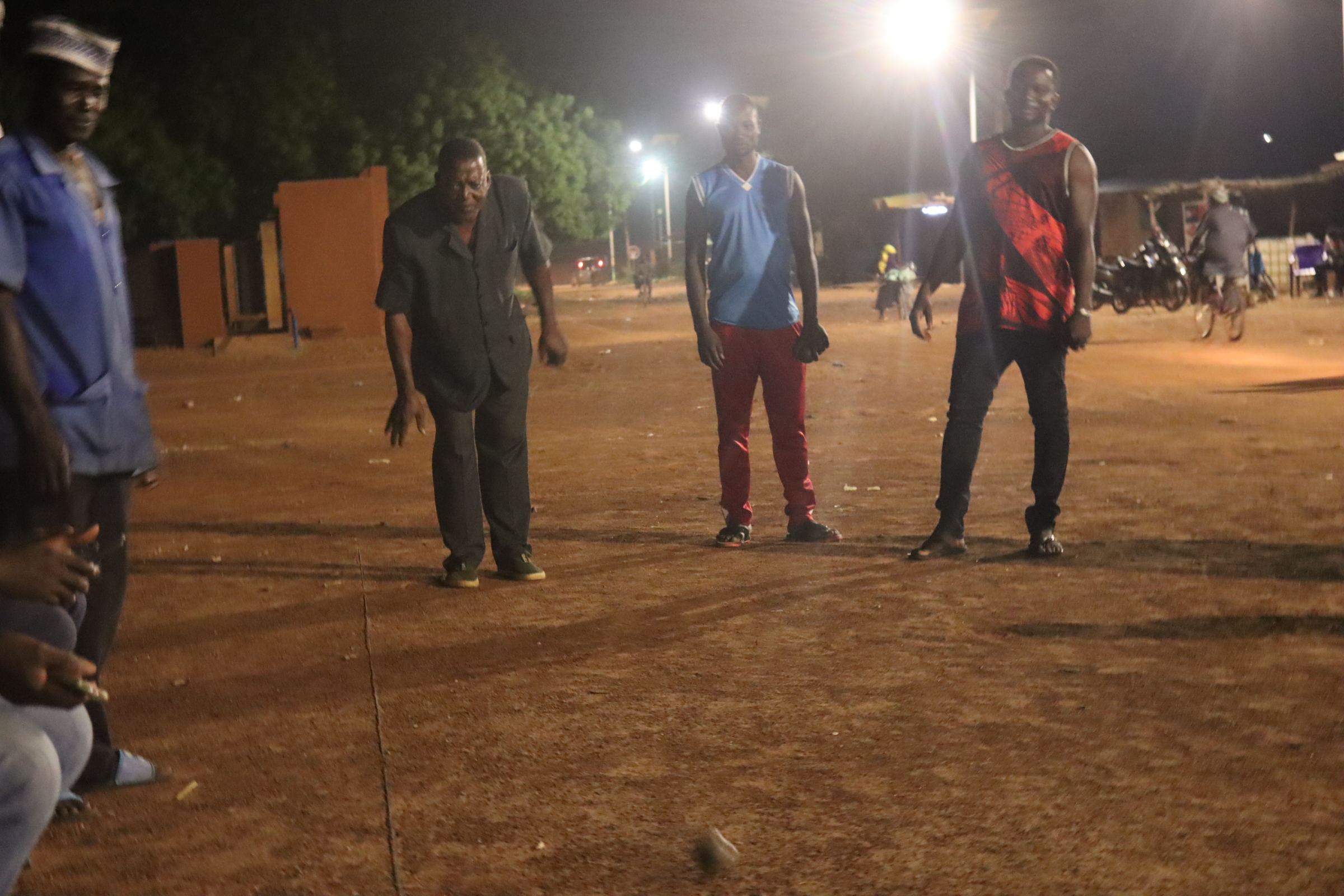 Pétanque, damier, ludo, faites vos jeux au club de loisir Hankuy de Dédougou