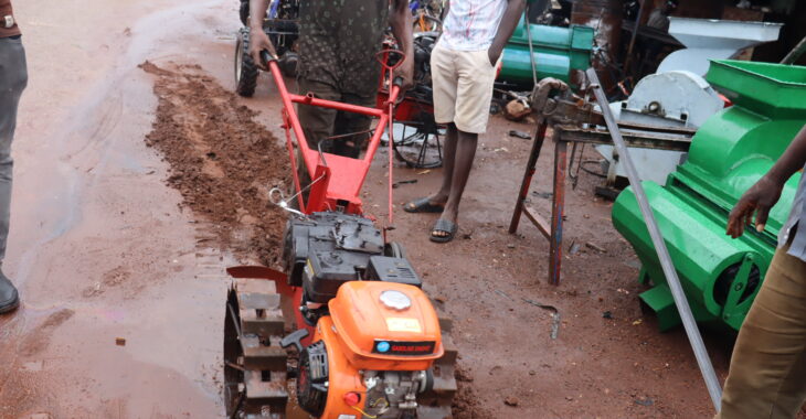 Des dabas aux motoculteurs, une révolution industrielle locale à Dédougou