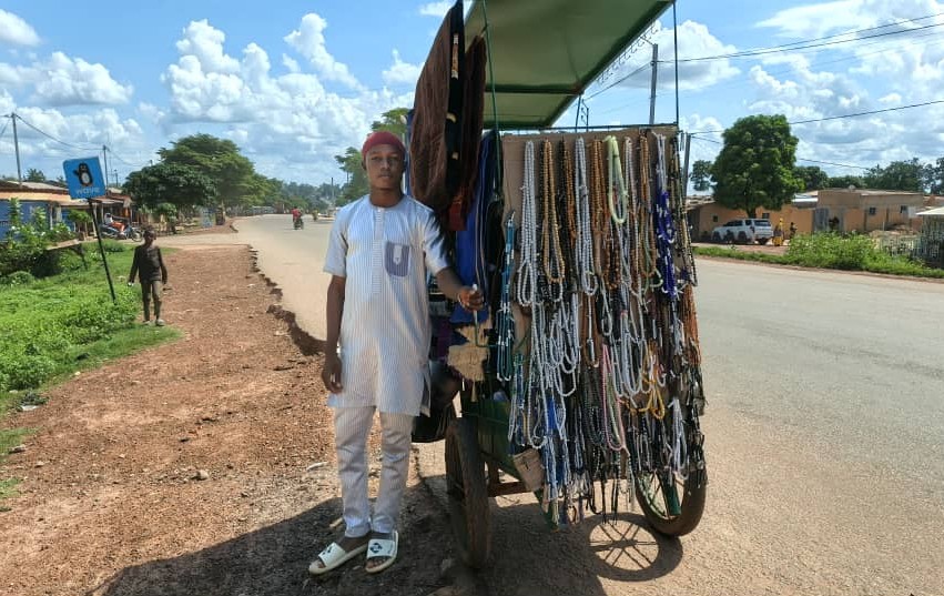 A Banfora, des élèves travaillent pour financer leurs études