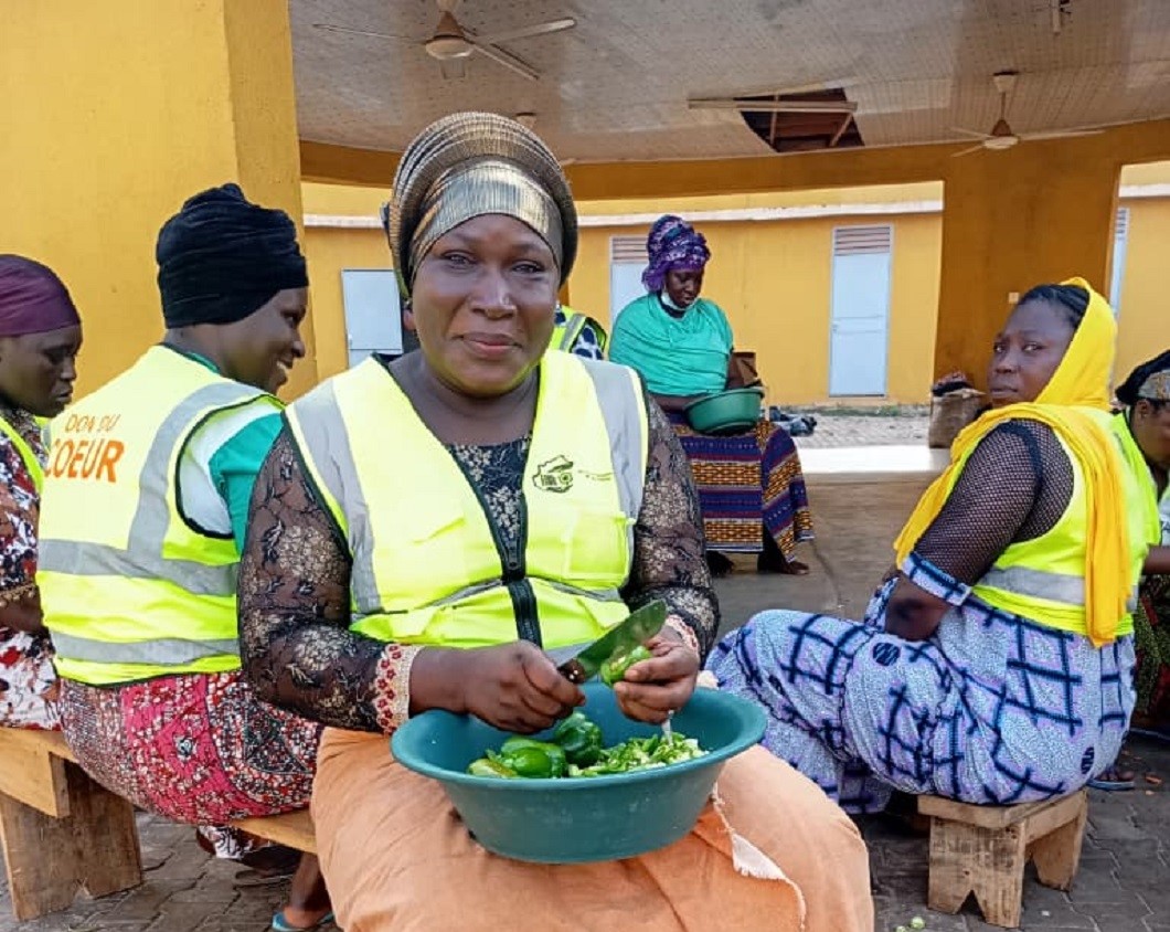Ces femmes comme Awa Diasso qui servent leur humanisme dans de petits plats aux ouvriers de Faso Mêbo à Bobo