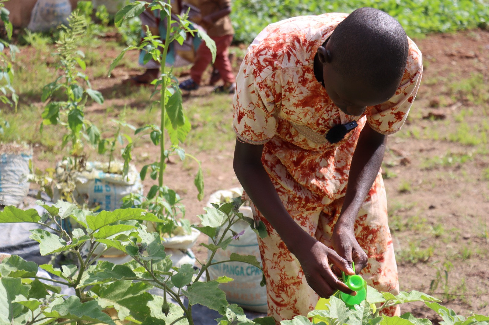 A Koudougou, des enfants passent les vacances les mains dans la terre