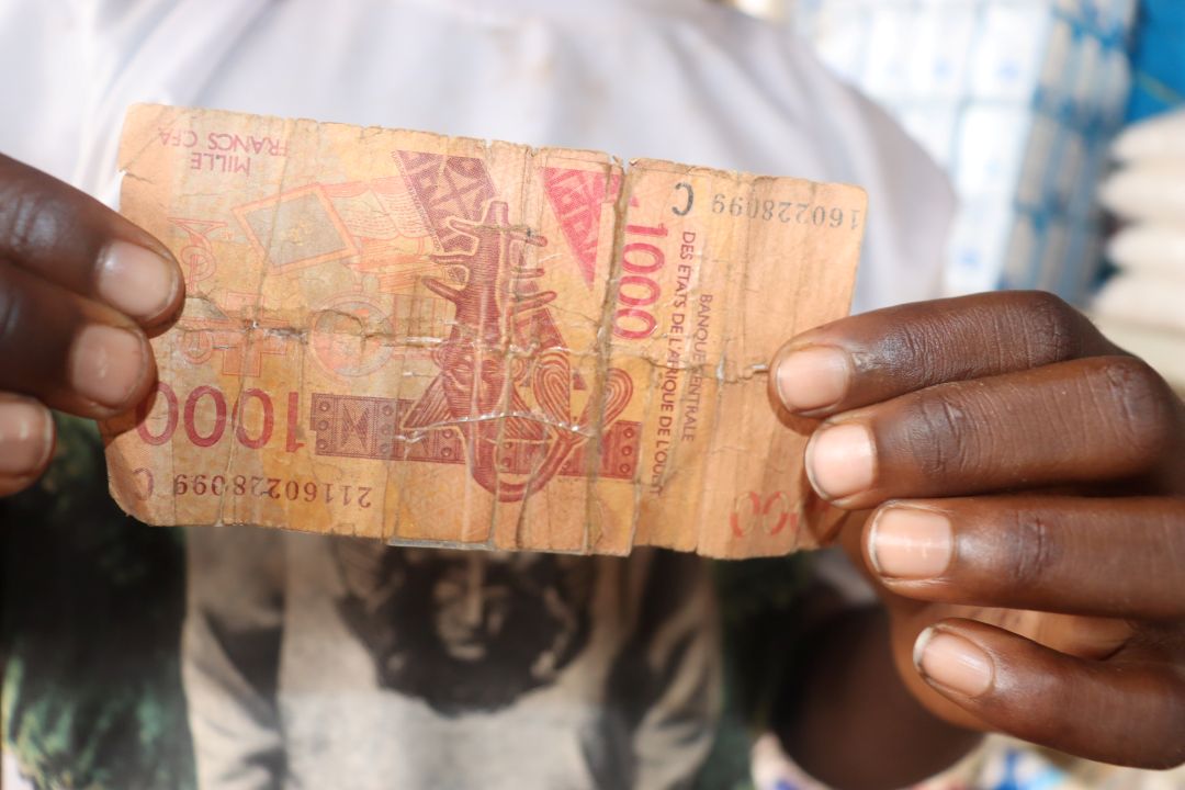 A Ouagadougou, les billets de banque usés rapportent gros