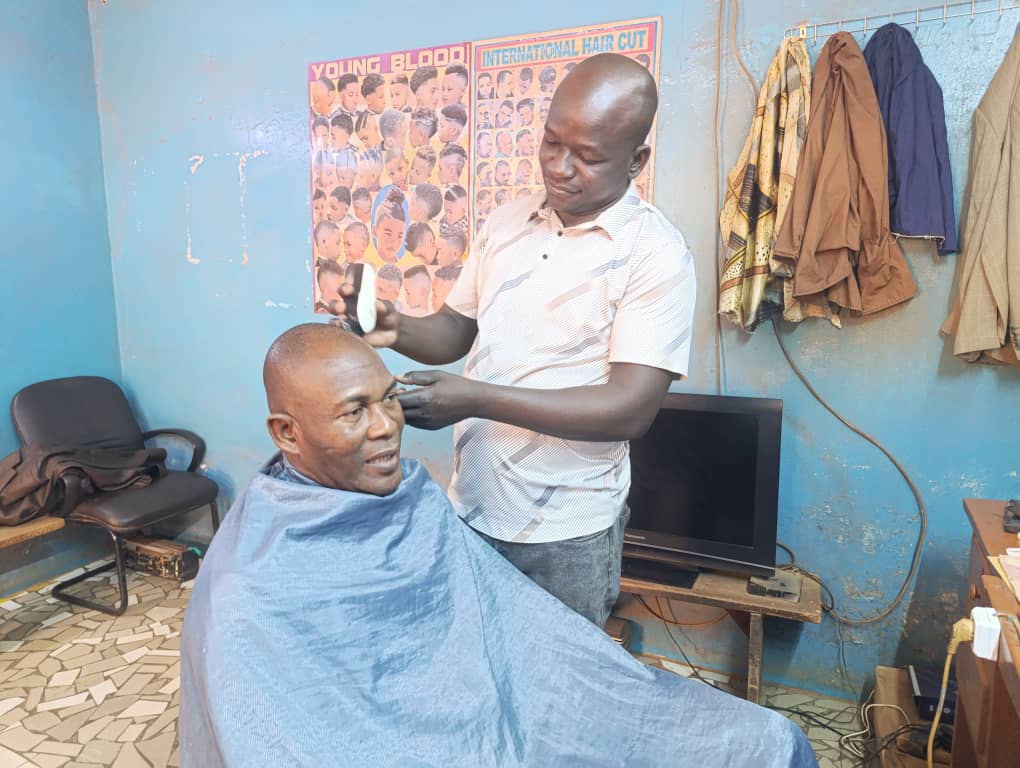 A Ouagadougou, chacun son coiffeur