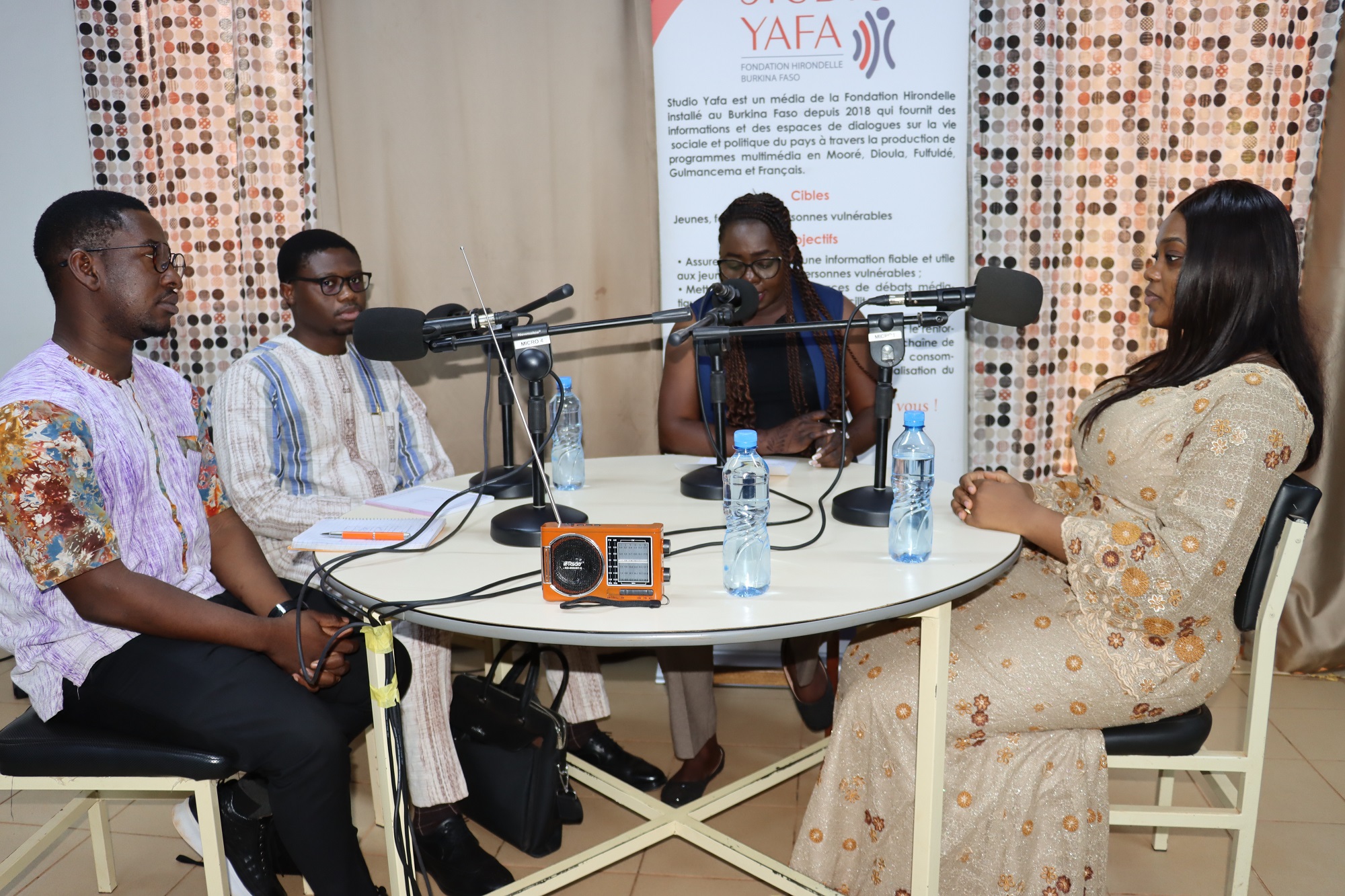 Radio et intelligence artificielle : Alliées ou adversaires de l’information fiable ?