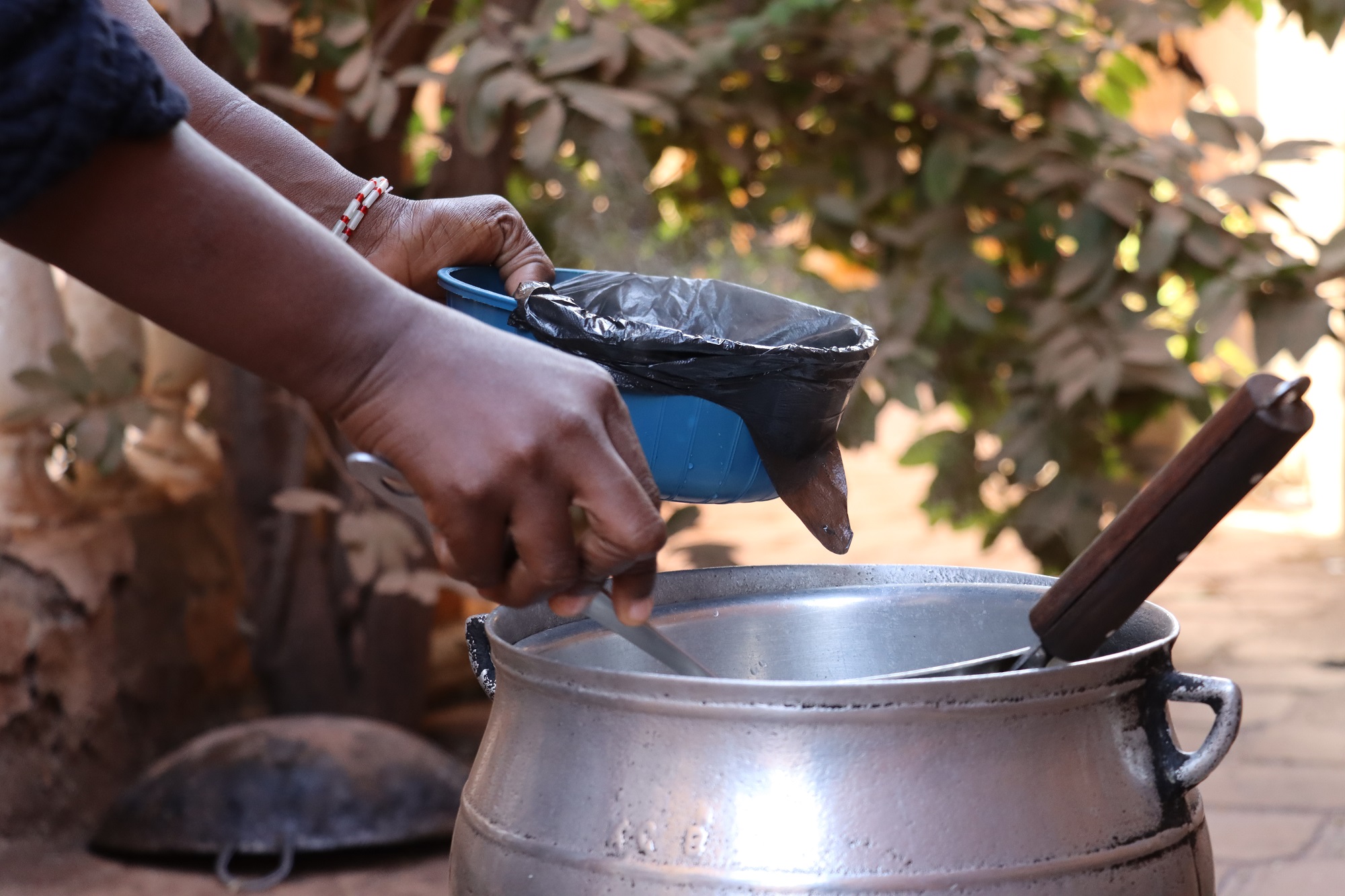 Burkina Faso: le danger des repas chauds dans les sachets plastiques