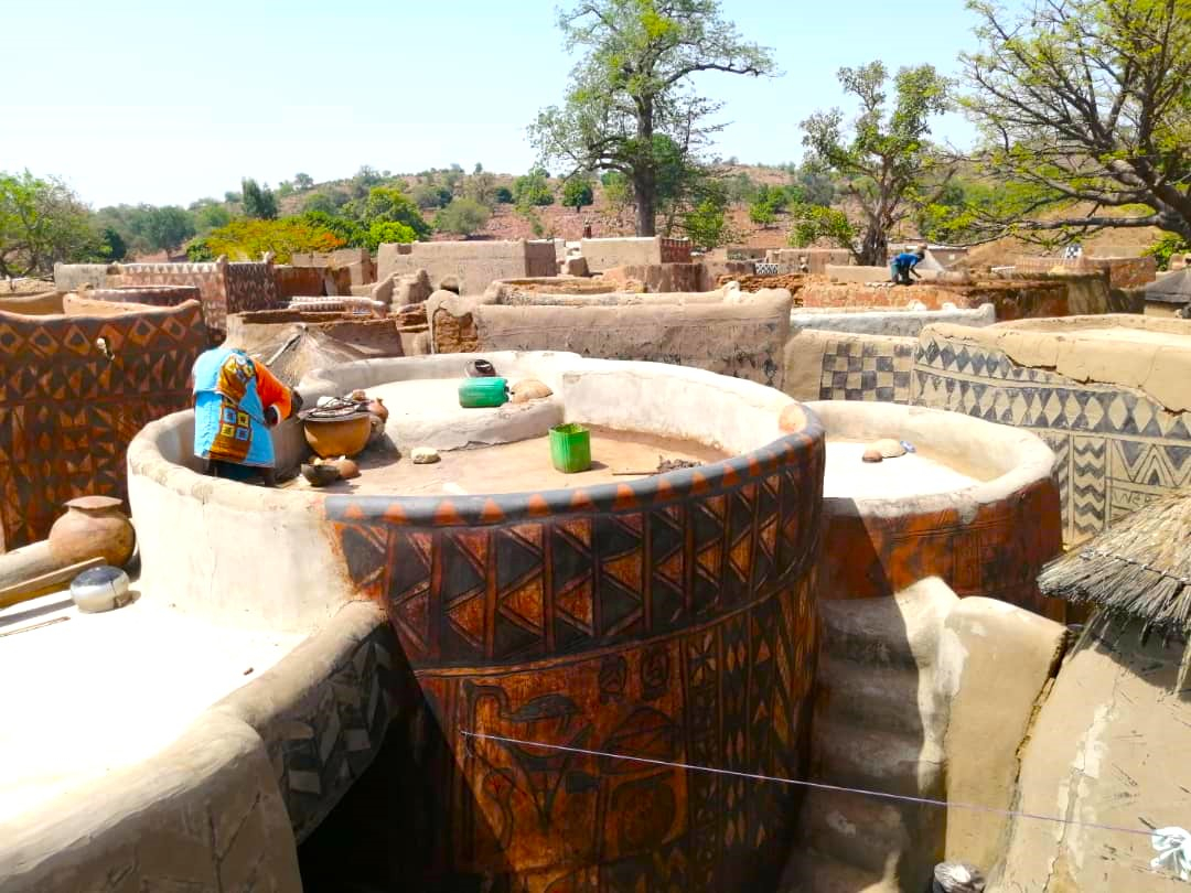 A Tiébélé, l&rsquo;originalité de l&rsquo;architecture menacée par la modernité