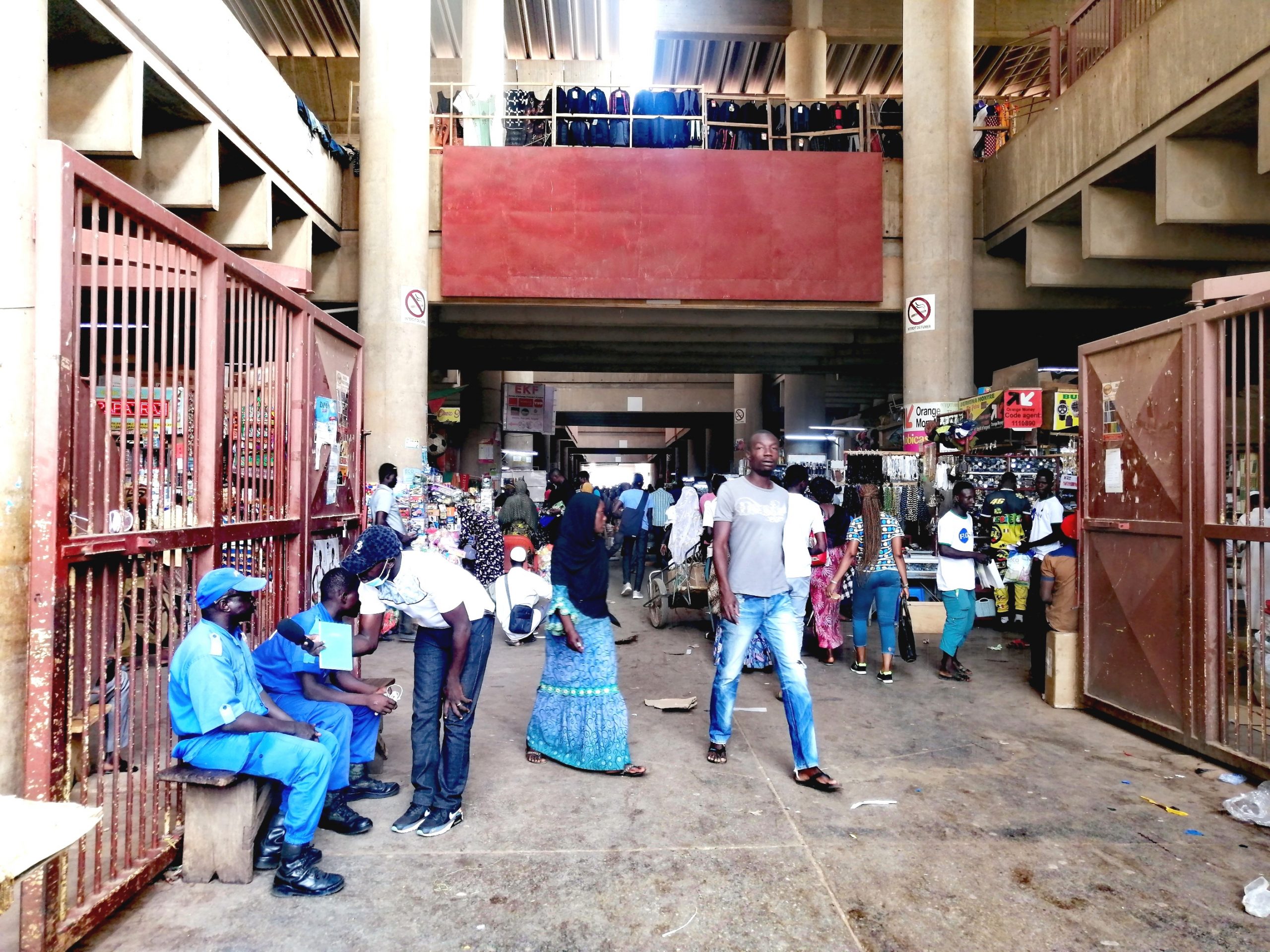 Coronavirus au Burkina : impréparation, cacophonie et insouciance une année après