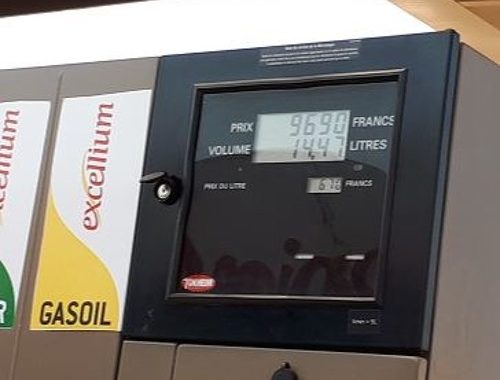 "Pour des services sociaux de qualité, payons nos taxes!"