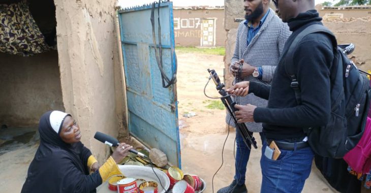 Burkina : « Le micro trottoir citoyen » pour mettre en lumière des jeunes et des femmes combatifs du monde rural