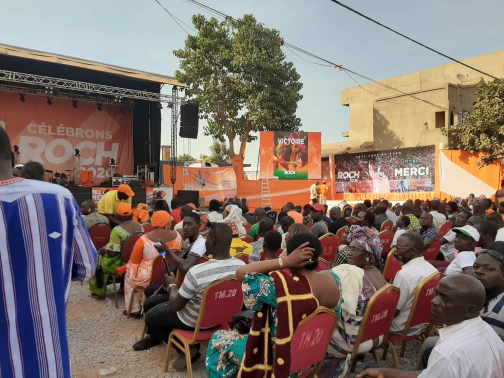 Burkina : des jeunes du MPP saluent le «coup KO » de Roch Kaboré