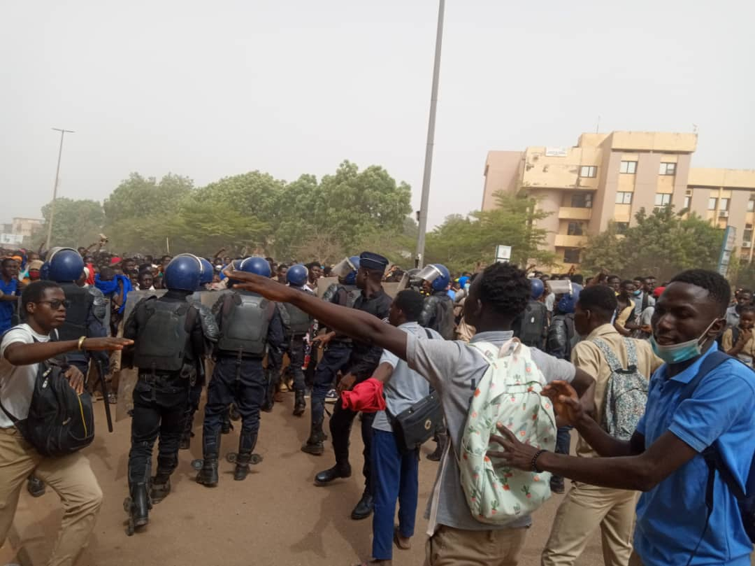 Crise scolaire : « on n’a pas le droit de choisir comment nous devons être évalués »