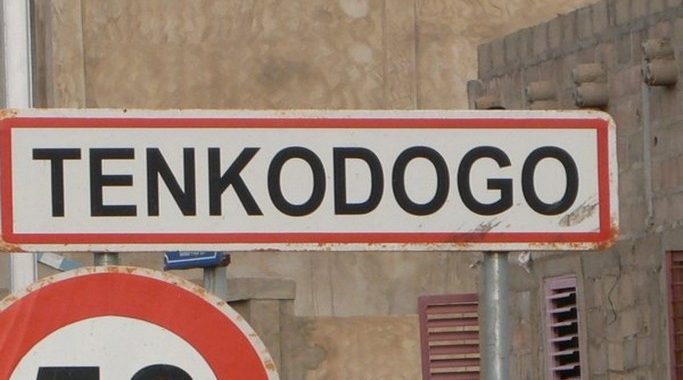 Tenkodogo : les lampadaires solaires stimulent le secteur informel