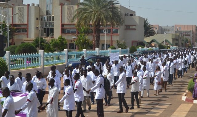 Burkina : un quinquennat rythmé par les revendications sociales